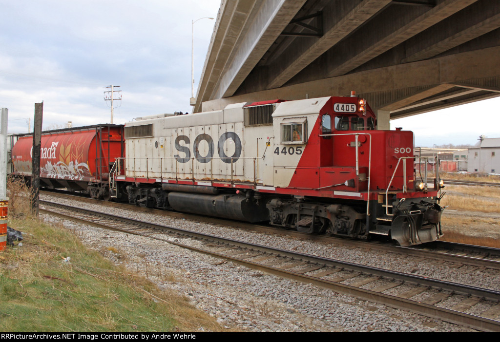 SOO 4405 approaching Cut-Off